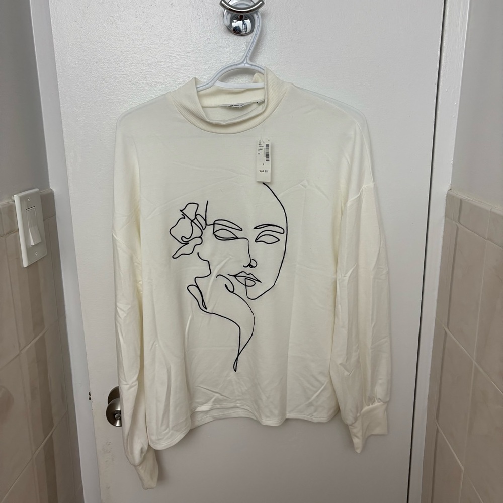 Embroidered Face flower Elegant Cream Graphic Women Long sleeve top NWT size L